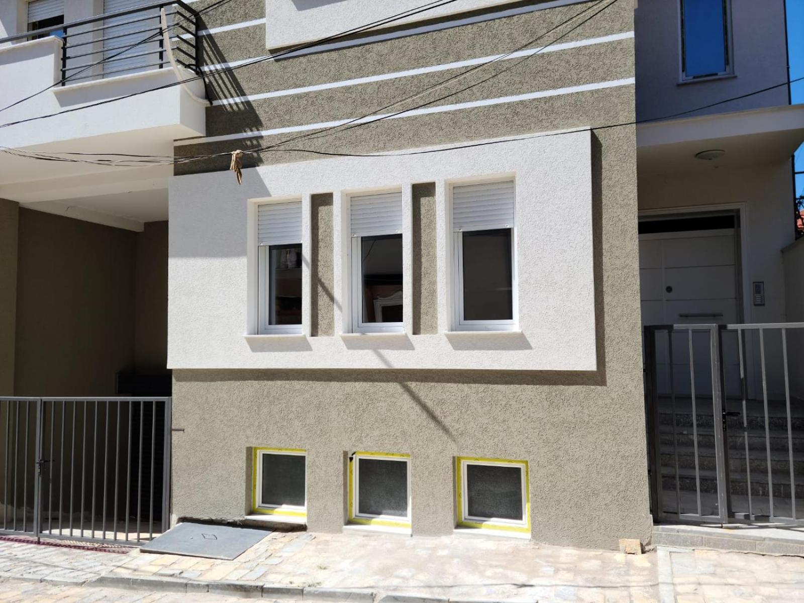 Travelers' Korca Home المظهر الخارجي الصورة