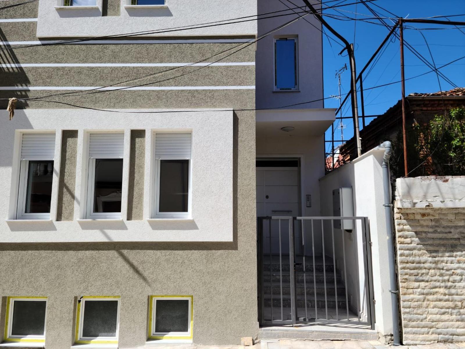 Travelers' Korca Home المظهر الخارجي الصورة